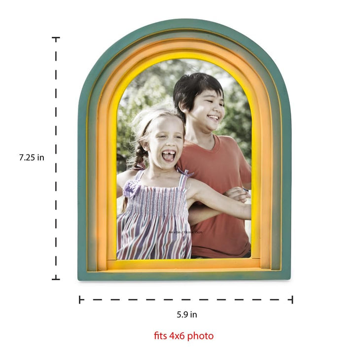 Isaac Jacobs Arc Resin Picture Frame with Gradient Design, Decorative Photo Frame, Tabletop and Wall Display, Hanging Display and Home Decor
