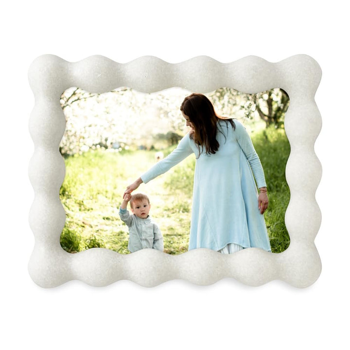 Isaac Jacobs Resin Picture Frame, Elegant Undulating Curve Design for Tabletop &amp; Wall Display Photo Frame, Home Décor, Art, Photo Gallery