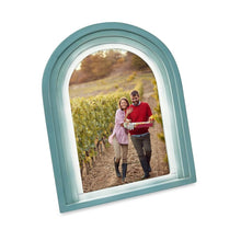 Isaac Jacobs Arc Resin Picture Frame with Gradient Design, Decorative Photo Frame, Tabletop & Wall Display, Hanging Display & Home Decor