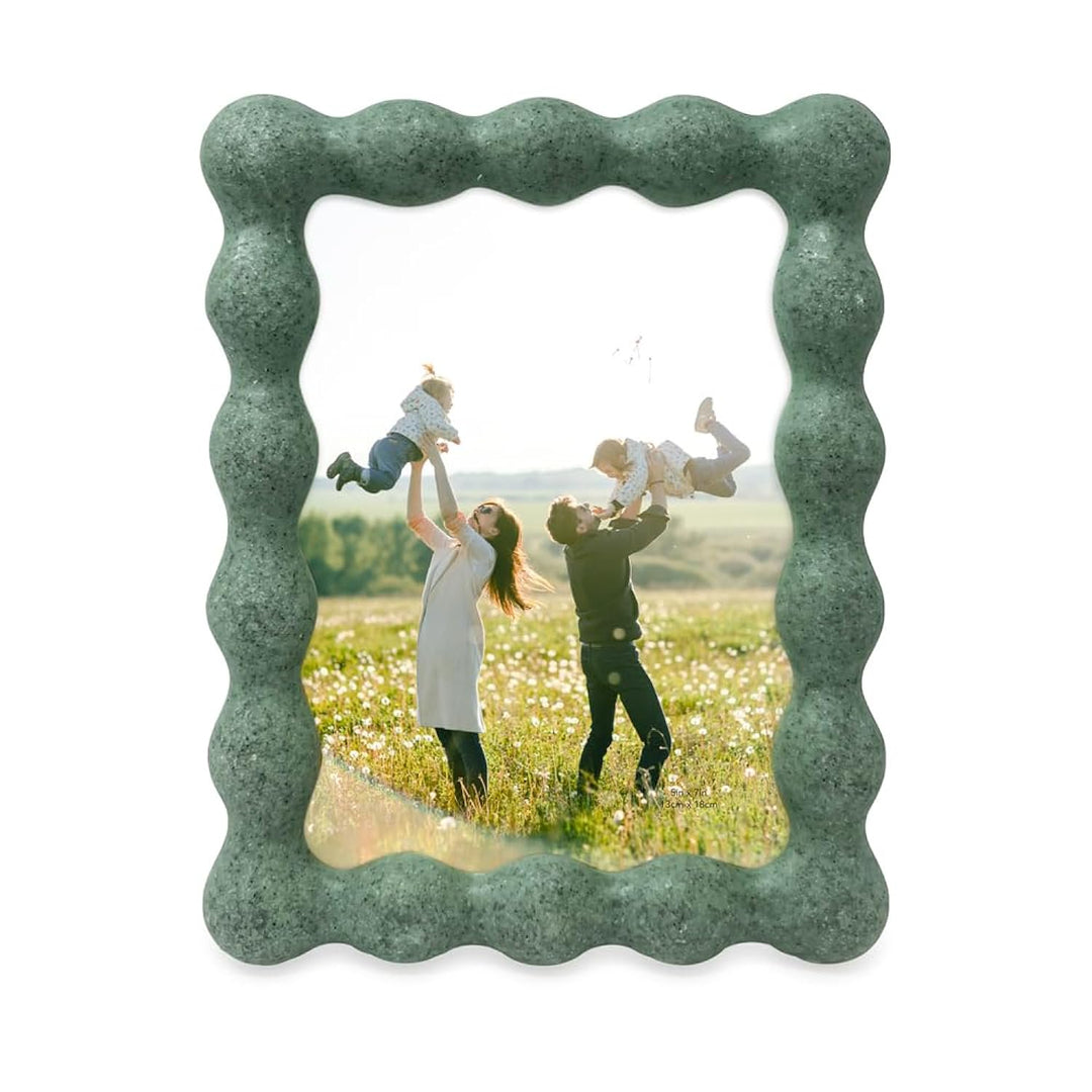 Isaac Jacobs Resin Picture Frame, Elegant Undulating Curve Design for Tabletop &amp; Wall Display Photo Frame, Home Décor, Art, Photo Gallery