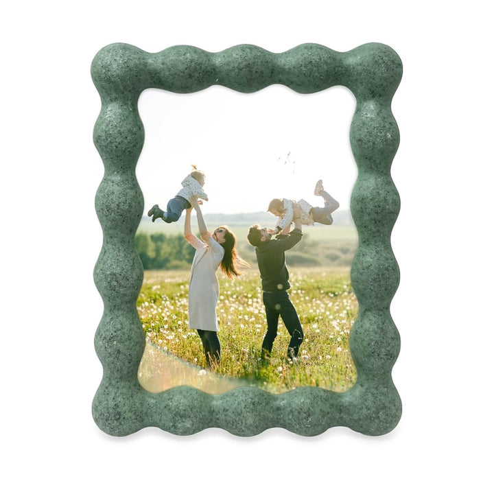 Isaac Jacobs Resin Picture Frame, Elegant Undulating Curve Design for Tabletop &amp; Wall Display Photo Frame, Home Décor, Art, Photo Gallery