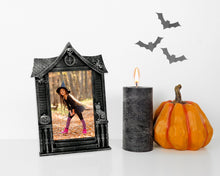 Isaac Jacobs 4x6 Haunted-House Shaped Picture Frame, Photo Tabletop & Wall Display Hanging Display & Home Décor_#color_black_with_silver_4x6