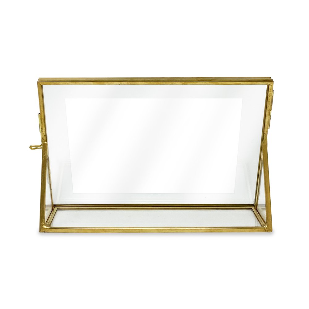 Isaac Jacobs Vintage Style Brass and Glass, Floating Photo Frame, Metal, with Locket Closure and Angled Base, for Pictures, Art, Mementos, Keepsakes