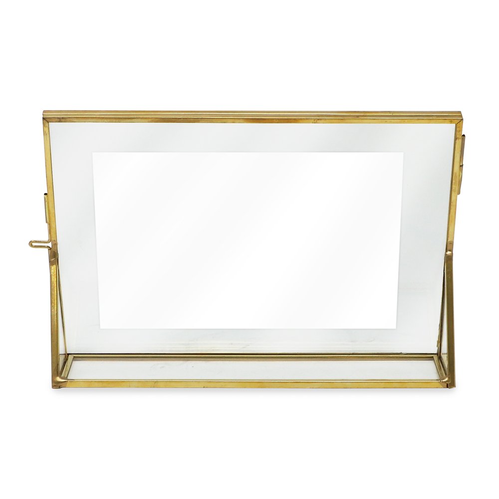 Isaac Jacobs Vintage Style Brass and Glass, Floating Photo Frame, Metal, with Locket Closure and Angled Base, for Pictures, Art, Mementos, Keepsakes