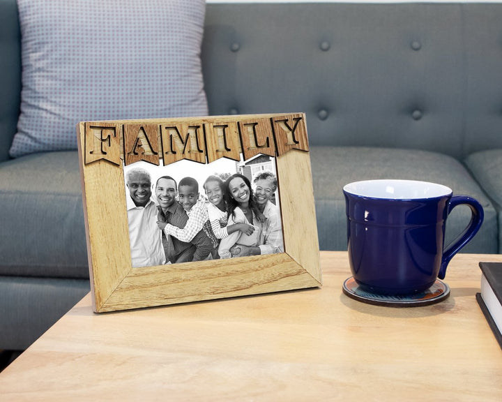 Isaac Jacobs Wood Sentiments “Family” Picture Frame, 4x6 inch, Photo Gift for Holiday, Display on Tabletop, Desk