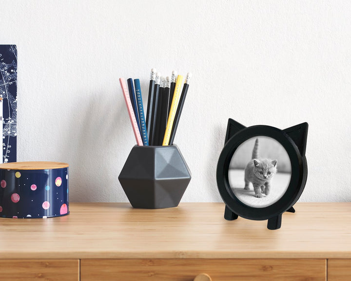 Isaac Jacobs Round Resin Sentiment Cat Picture Frame with Ears, Photo Tabletop &amp; Wall Display Hanging Display &amp; Home Décor
