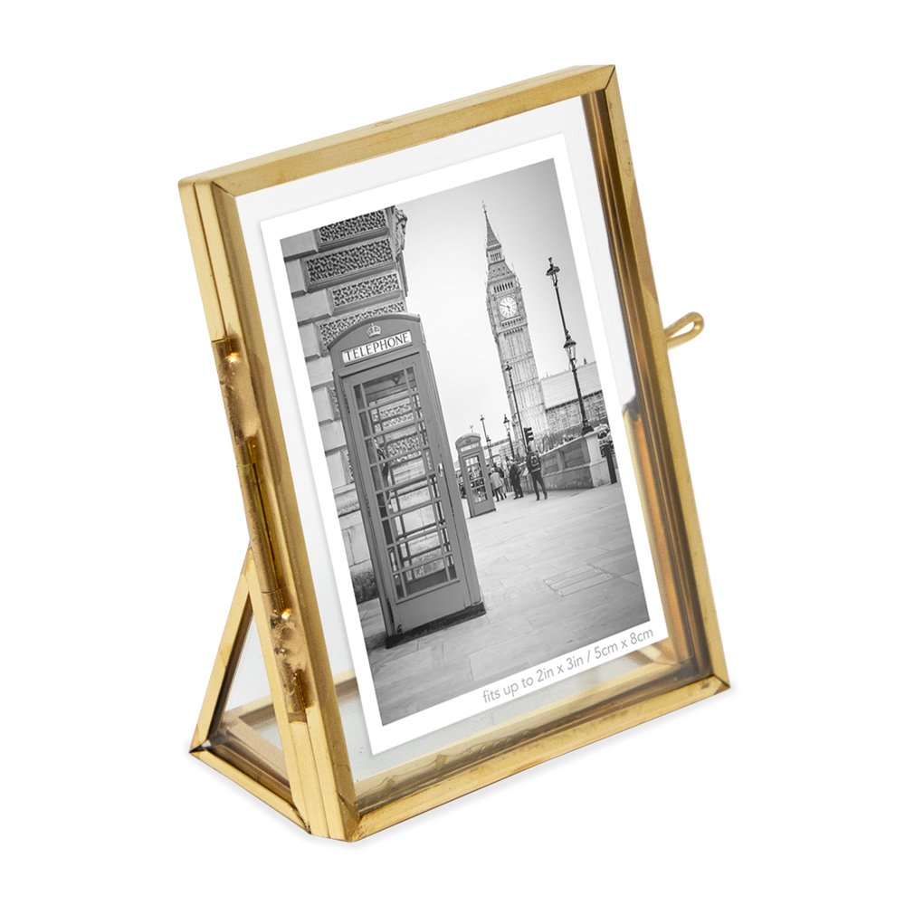 Isaac Jacobs Vintage Style Brass and Glass, Floating Photo Frame, Metal, with Locket Closure and Angled Base, for Pictures, Art, Mementos, Keepsakes