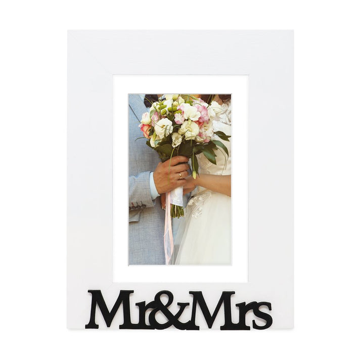 Isaac Jacobs Wood Sentiments “Mr &amp; Mrs” Picture Frame, Newlywed Photo Gift for Wedding, Display on Tabletop, Desk