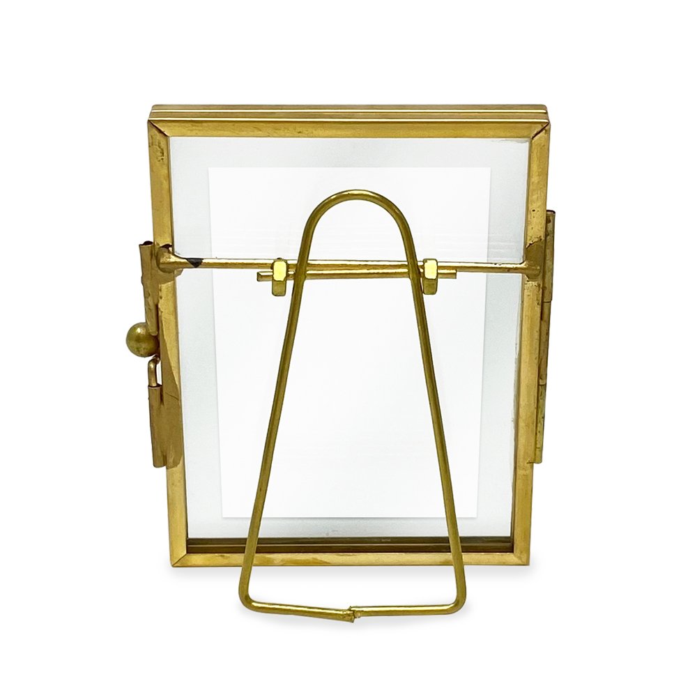 Isaac Jacobs Vintage Style Brass and Glass, Metal Floating Desk Photo Frame with Locket Bead Clasp Closure for Pictures Art, More