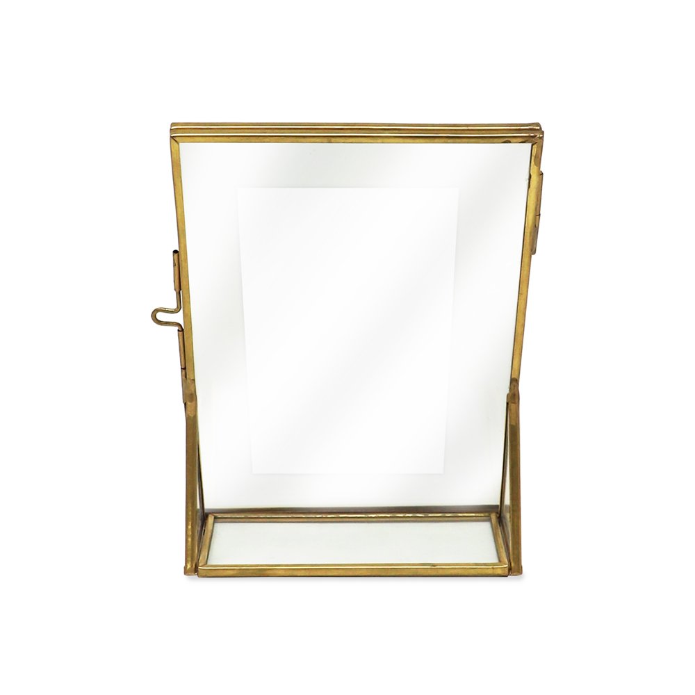 Isaac Jacobs Vintage Style Brass and Glass, Floating Photo Frame, Metal, with Locket Closure and Angled Base, for Pictures, Art, Mementos, Keepsakes