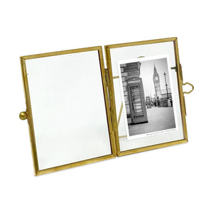 Isaac Jacobs Vintage Style Brass and Glass, Metal Floating Desk Photo Frame with Locket Bead Clasp Closure for Pictures Art, More