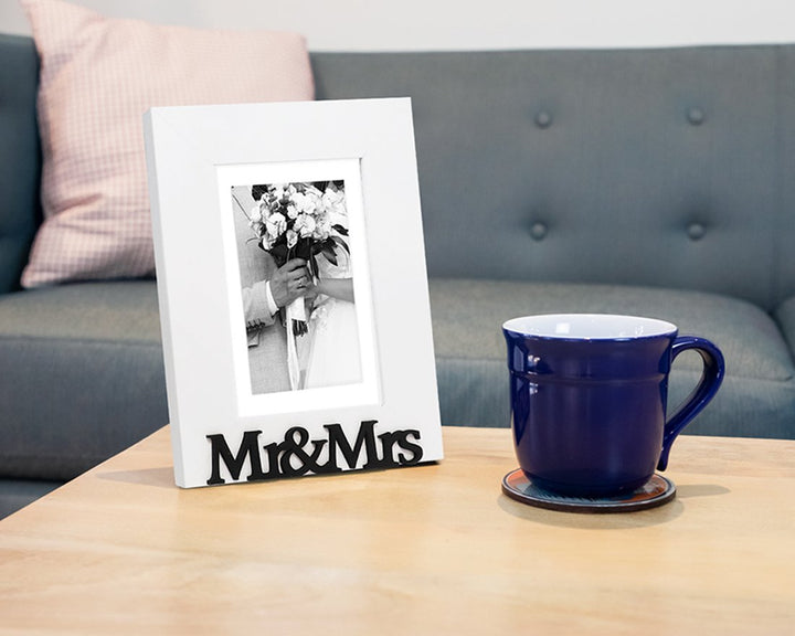 Isaac Jacobs Wood Sentiments “Mr &amp; Mrs” Picture Frame, Newlywed Photo Gift for Wedding, Display on Tabletop, Desk