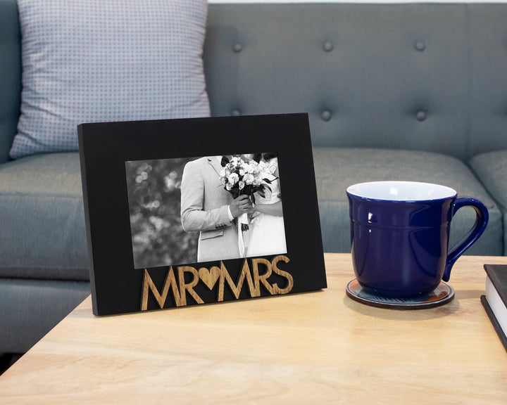Isaac Jacobs Wood Sentiments “Mr &amp; Mrs” Picture Frame, Newlywed Photo Gift for Wedding, Display on Tabletop, Desk